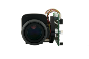 P-Iris Controller - čelní pohled na kontrolér s kamerou a objektivem